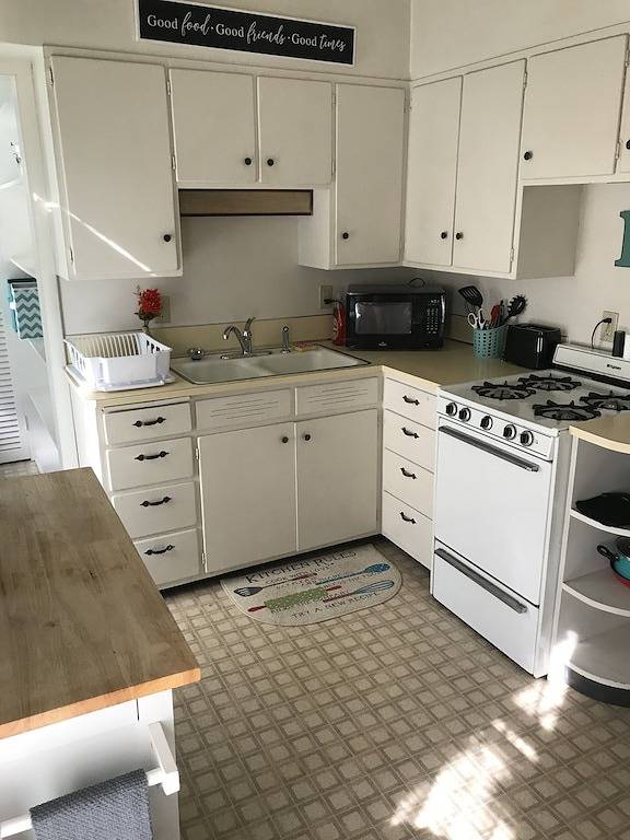 700 Douglas Ave, Close to Main Street, Garage! in Ames (IA), Story County