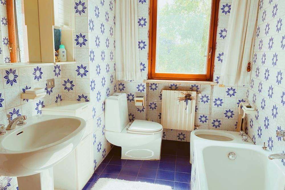 Appartamento intero, Spacious 3 bdr / 2 bath, 5 min from Varese Downtown in Varese, Provincia di Varese