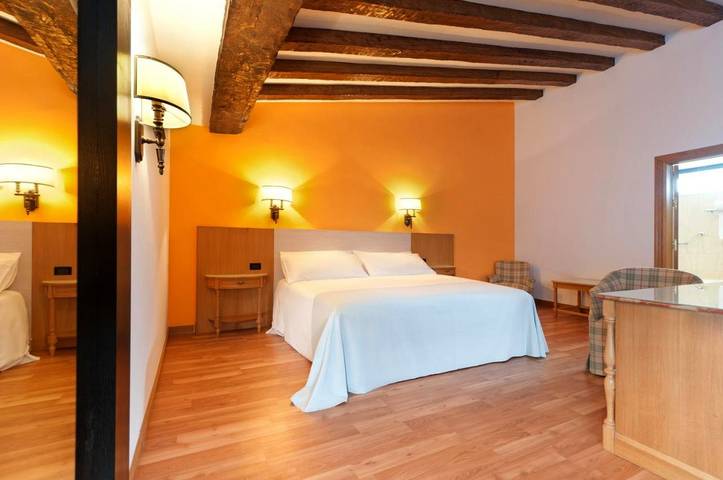 Hôtel pour 2 personnes, avec piscine ainsi que jacuzzi et jardin