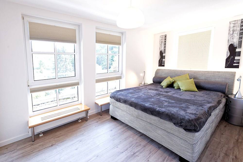 Ganze Wohnung, Großzügiges helles Penthouse mit Balkon in ruhiger Lage in Kulmbach, Oberes Maintal - Coburger Land