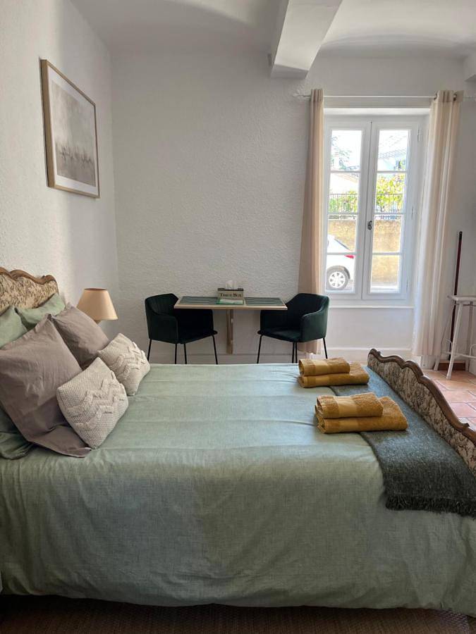 Gîte pour 2 personnes, avec terrasse, adapté aux familles à Grignan