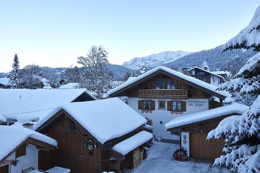 Ganze Ferienwohnung, Ferienwohnung Kramer, 1 Schlafraum, Balkon in Garmisch-Partenkirchen, Bayerische Alpen
