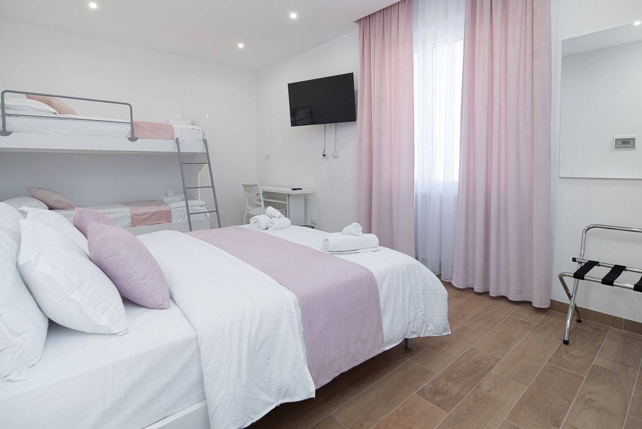 Lovely Rooms - Room 1 by Rentbeat in Civitavecchia, Provincia di Roma