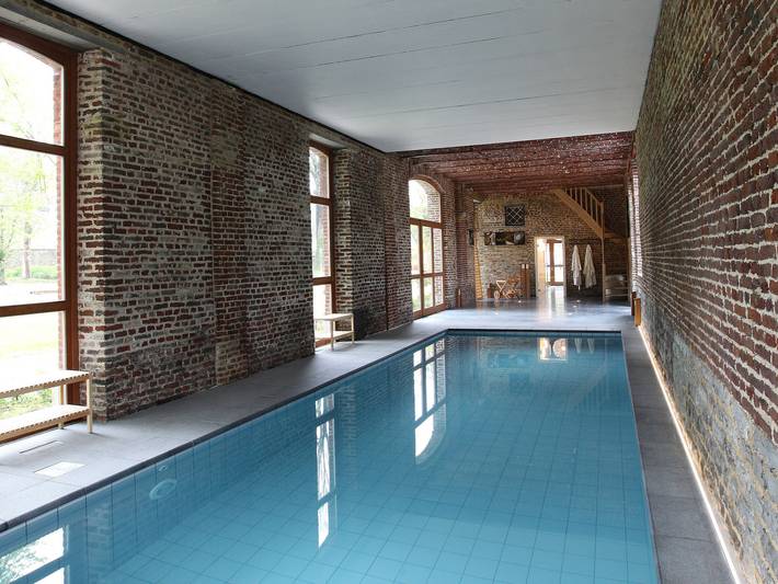Villa for 40 personer, med have og sauna såvel som pool og terrasse i Belgien