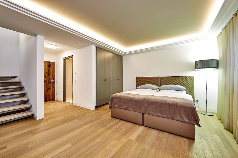 Ganze Wohnung, Modern m. Tradition, Suite mit Südterr,, kl. Gartenanteil, Bbq, Wifi, Sauna Haus in Murnau am Staffelsee, Das Blaue Land