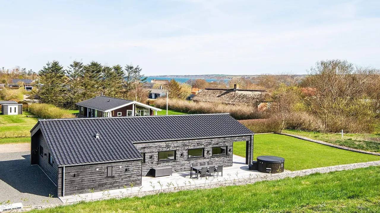Feriehus for 7 personer med terrasse in Gjeller Odde, Underbjerg