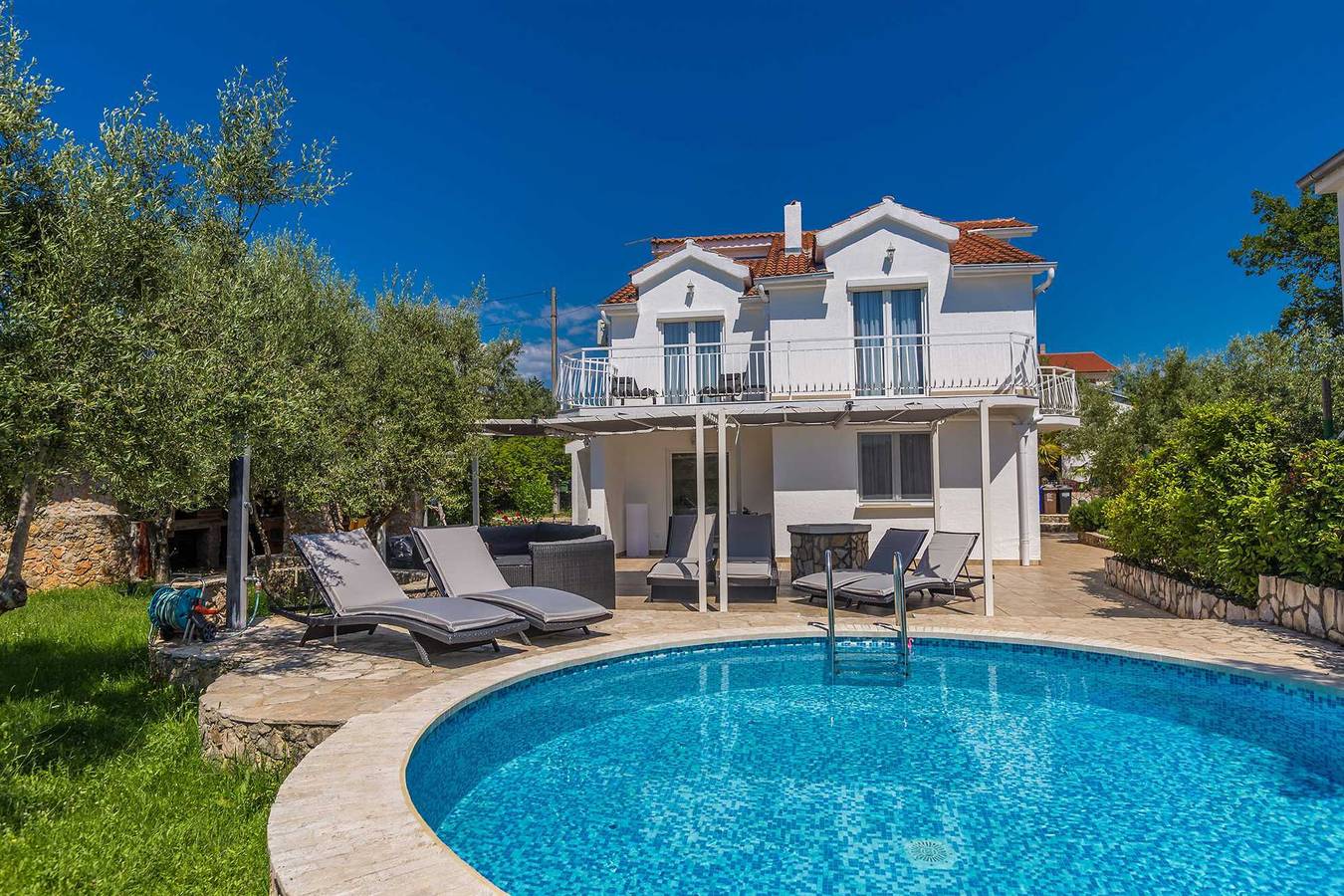 Apartamento entero, Casa de vacaciones Jardín De Olivos in Krk Ciudad, Krk (isla)