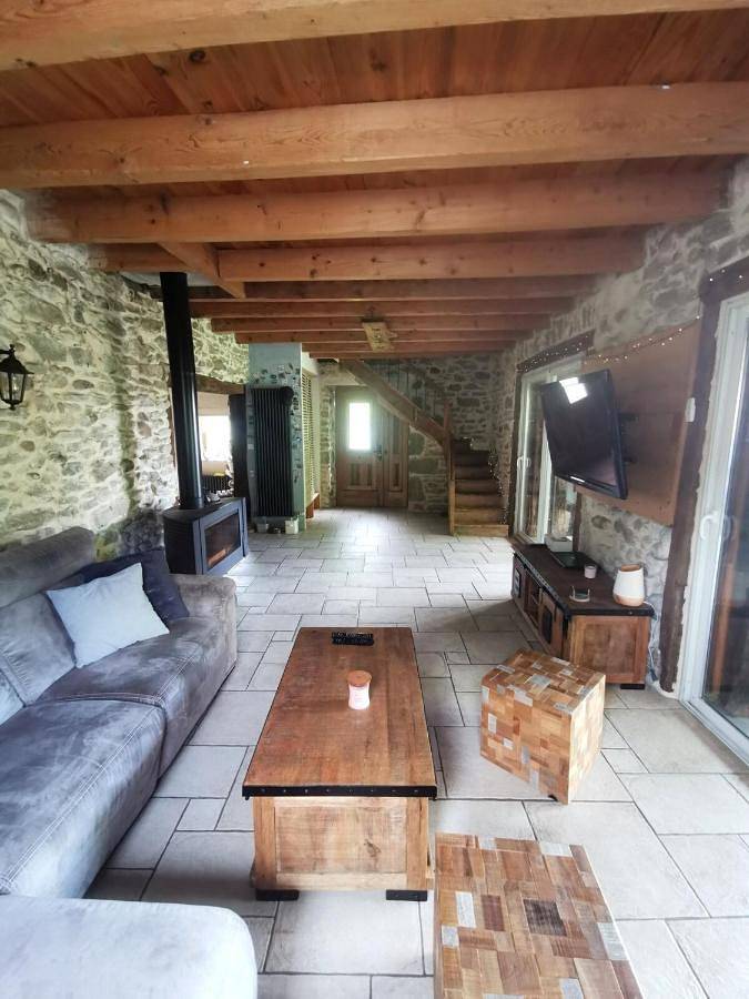 Location de vacances pour 15 personnes, avec jardin ainsi que vue et piscine dans Massingy - 3
