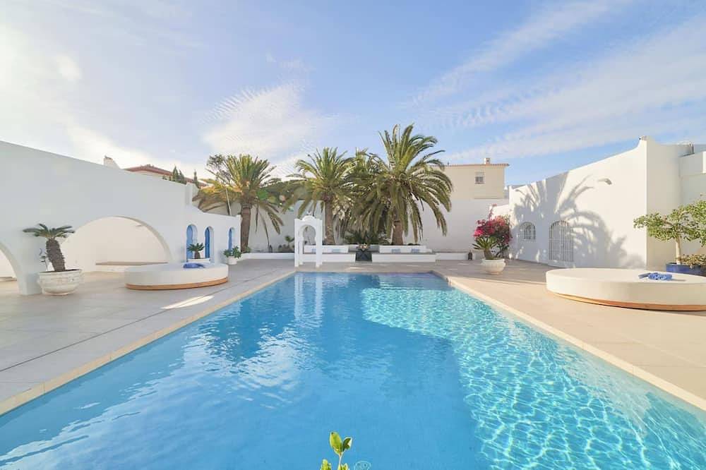 Entire apartment, Mauresque Pacifico Luxury in Torremolinos, Costa del Sol
