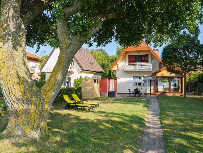Ferienhaus für 6 Personen, mit Garten und Seeblick sowie Terrasse in Balatonlelle - 2