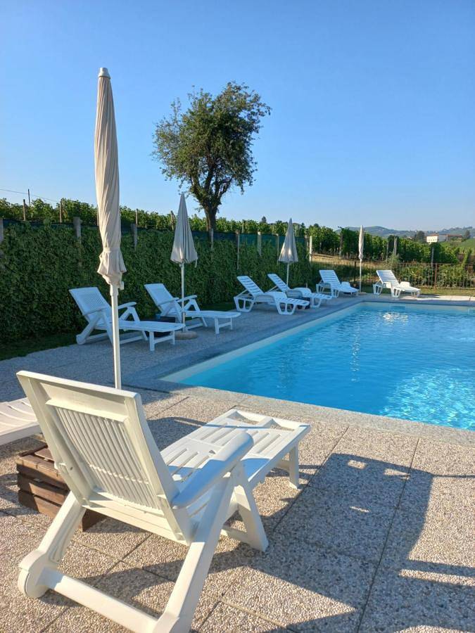 Appartamento per 3 persone, con giardino e piscina in Neive