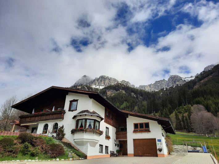 Ferienwohnung für 2 Personen, mit Balkon und Ausblick in Nesselwängle