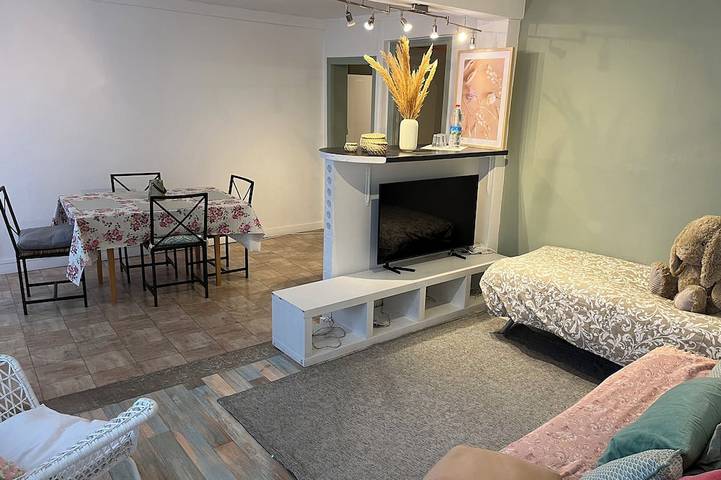 Appartement entier, Le Jardin Chamberlin Maison d'hôtes, appartement les magnolias in Savigny-sur-Orge, Essonne