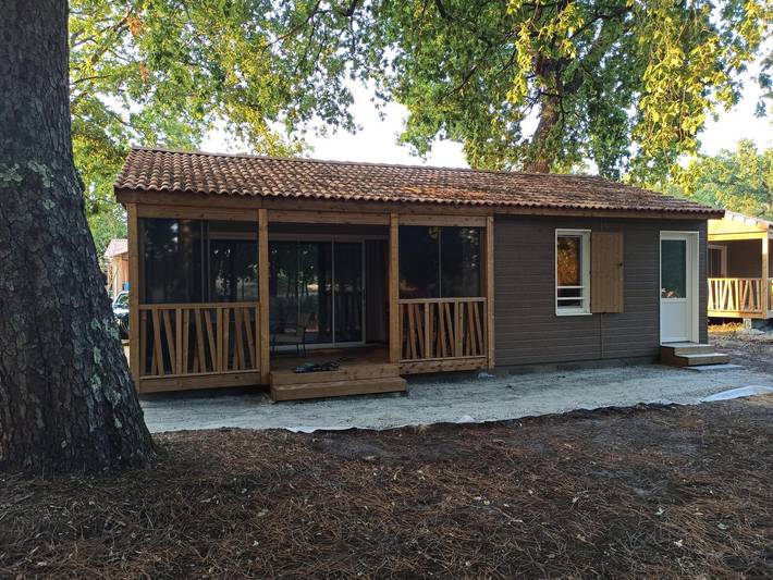 Chalet pour 6 personnes, avec piscine ainsi que jardin et terrasse dans les Landes