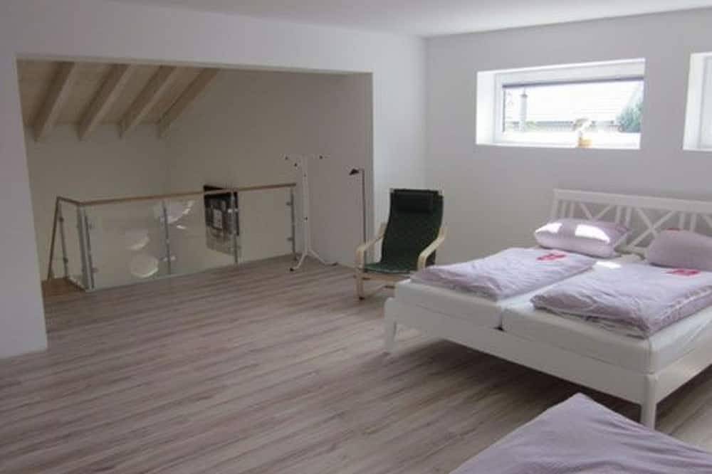 Ganze Wohnung, Moderne Maisonette-Wohnung mit Terrasse in Treptow - Köpenick, Berlin