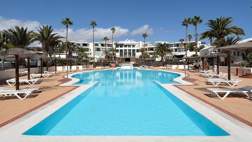 Holiday apartment for 2 people, with Terrace and Garden as well as Pool in Costa Teguise