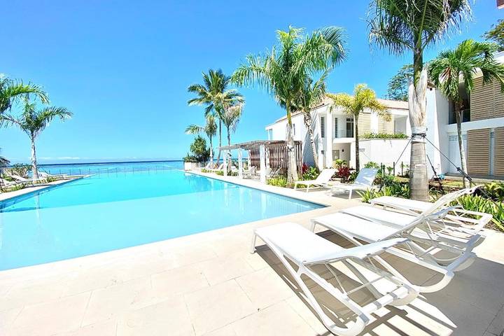 Appartement de vacances pour 3 personnes, avec piscine ainsi que jardin et terrasse