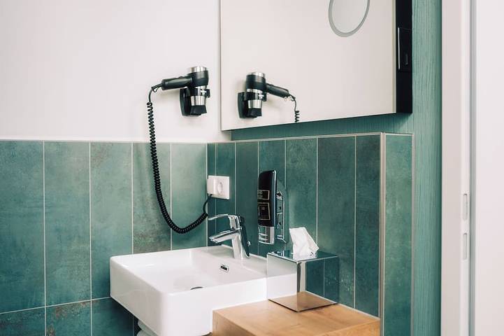 Ganze Wohnung, Ferienwohnung mit kompakter Küche und Hotelservice. Sehr zentral gelegen. in Eberswalde, Brandenburgische Seenplatte GmbH Region