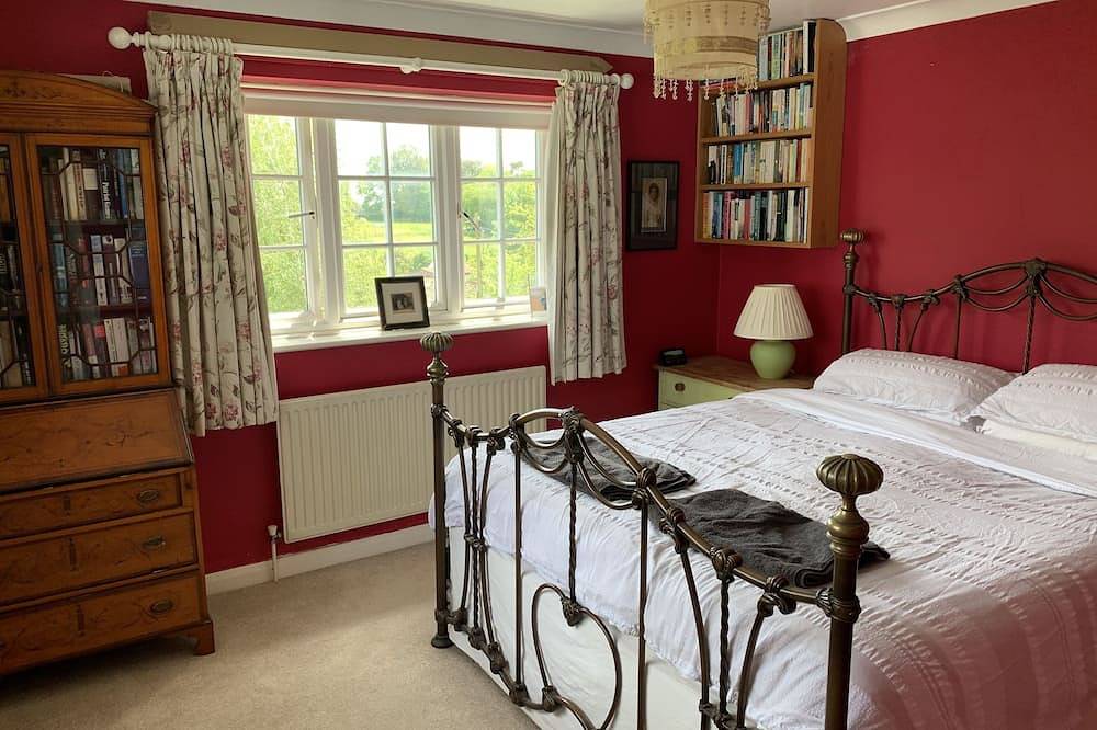 Delightful family house in village in the heart of the Goodwood estate in Lavant, South Downs