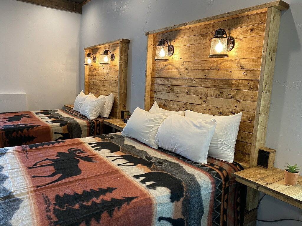 Ganze Wohnung, Ohiopyle Trailside Hotel Room 2 Queen Beds Sleeps 4 /Minutes to Fallingwater in Ohiopyle, Pennsylvania