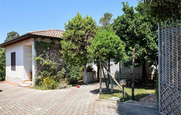 Location de vacances pour 6 personnes, avec Terrasse et Jardin à Terracina
