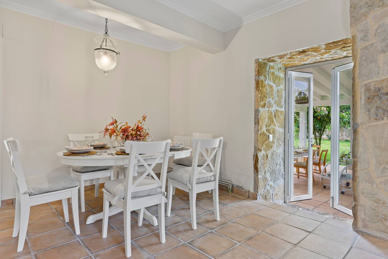 Holiday Home 'La Casuca Del Músico' with Mountain Views, Private Pool and Wi-Fi in Novales, Alfoz de Lloredo