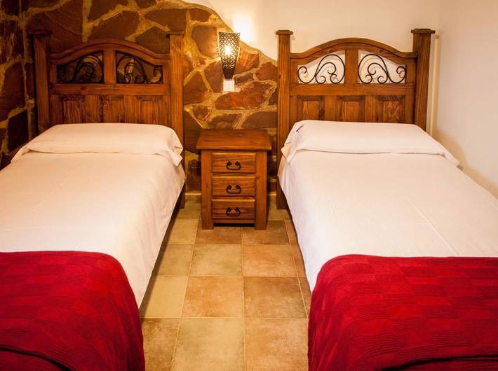 Casa rural para 2 personas, con Jacuzzi y Terraza además de Jardín y Vistas en Provincia de Guadalajara - 2