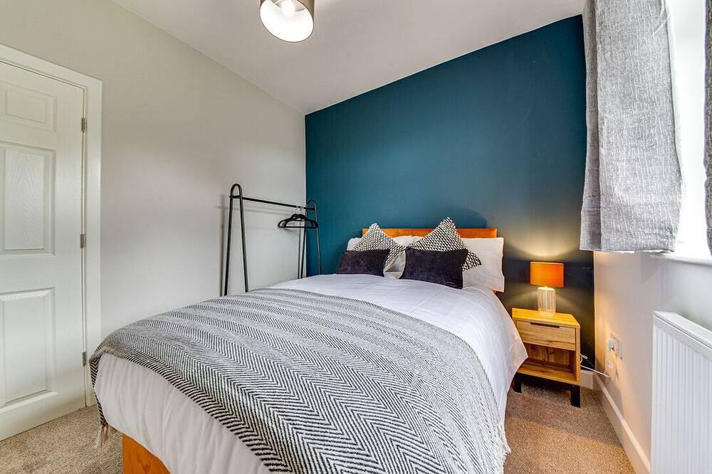 Modern 3 bed, home from home with free parking in Barnsley, South Yorkshire
