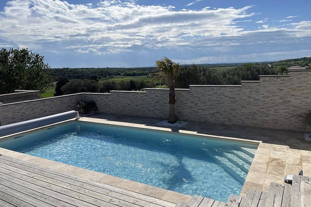 Magnificent villa Chloéline: Swimming pool and superb view in Le Pin, Nimes und Umgebung