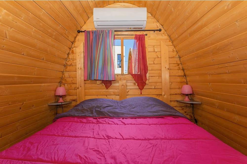 Unusual room Pod Rose in La Côte Vermeille, Saint-André