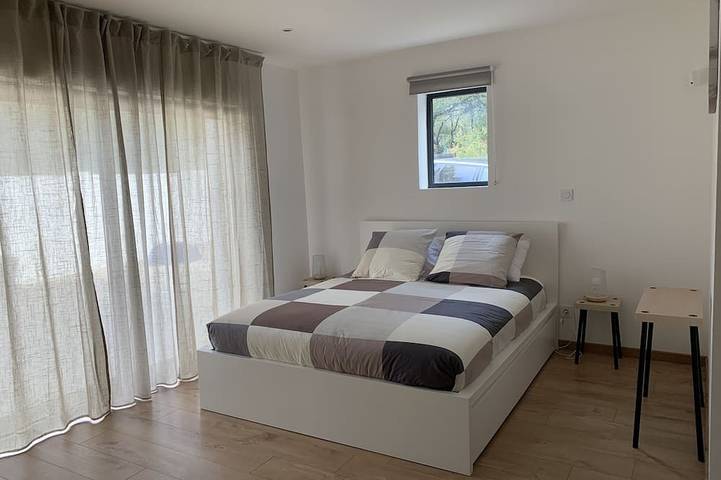 Location de vacances pour 13 personnes, avec jardin et terrasse à Flassans-sur-Issole - 2