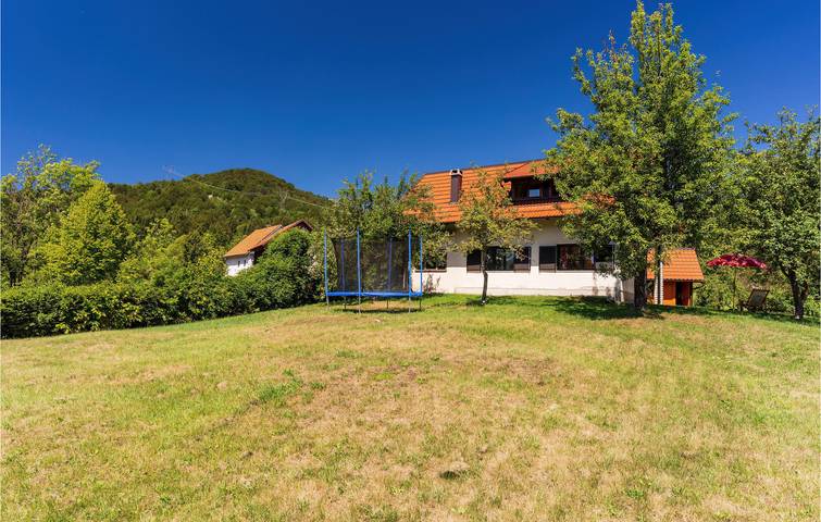 Ferienhaus für 6 Personen, mit Whirlpool und Terrasse in Delnice