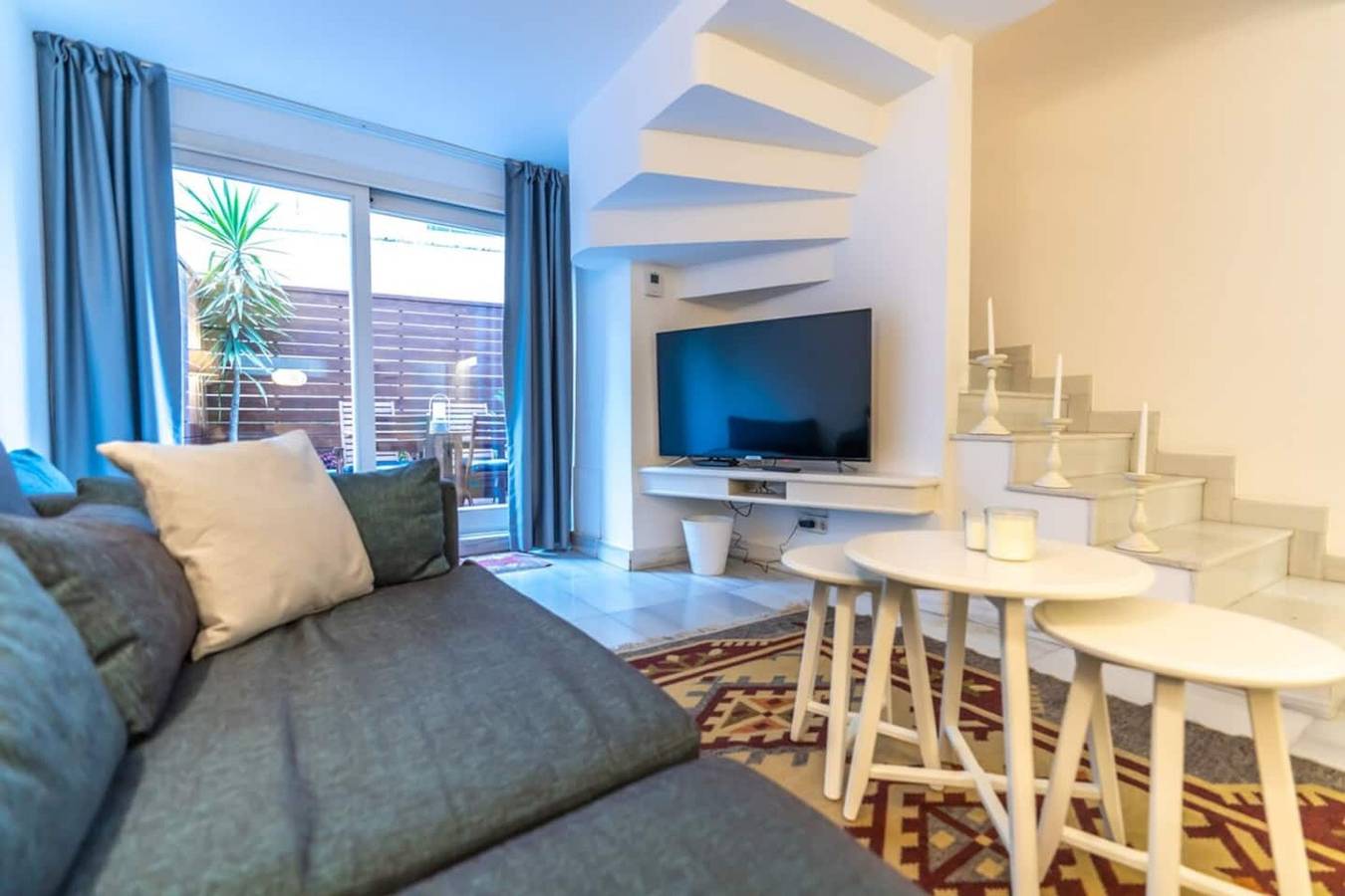Geheel appartement, Modern City Gem with Terrace - Urban Retreat in Beyoğlu, Firuzağa Mahallesi