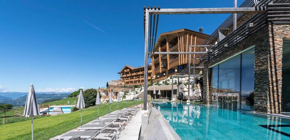 Hôtel pour 3 personnes, avec Balcon et Jacuzzi ainsi que Terrasse et Jardin