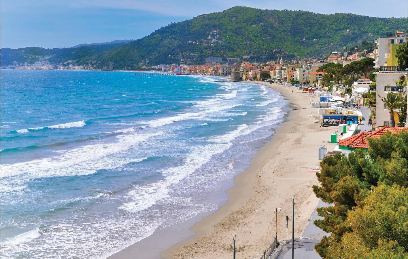 Apartamento vacacional entero, Retiro costero: Piscina, aparcamiento y wifi in Pietra Ligure, Pietra Ligure Municipio