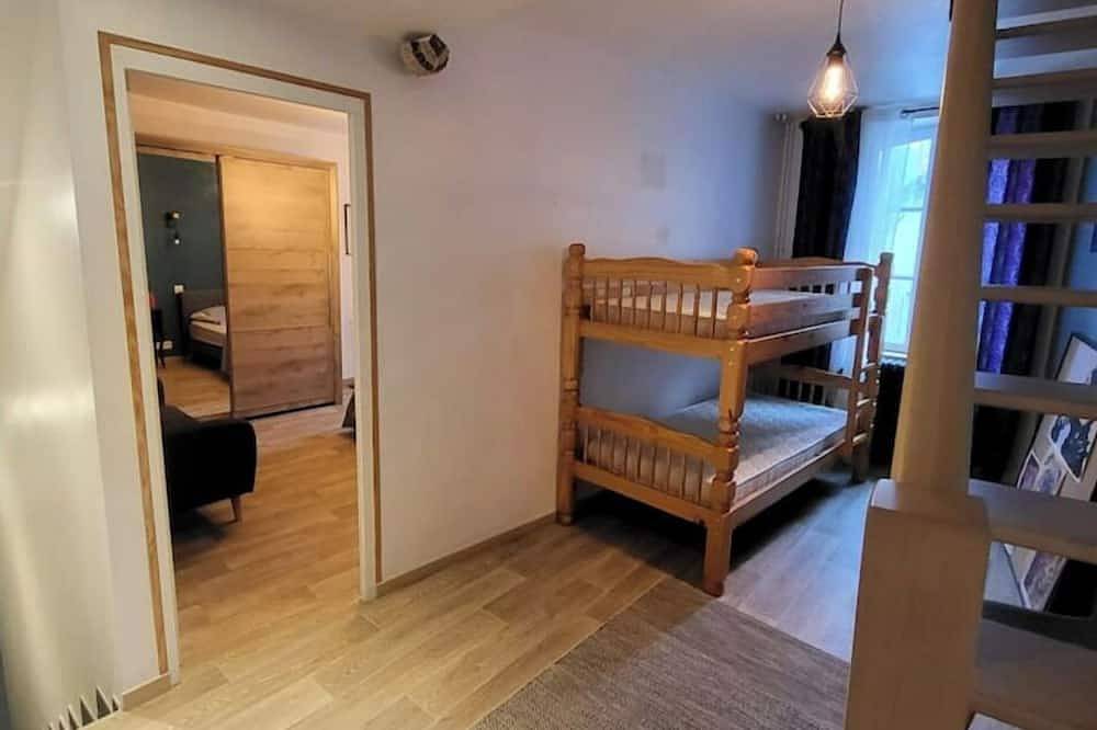 Appartement entier, Maison en pierre datant de1850 entièrement rénovée in Ahun, Région de Guéret