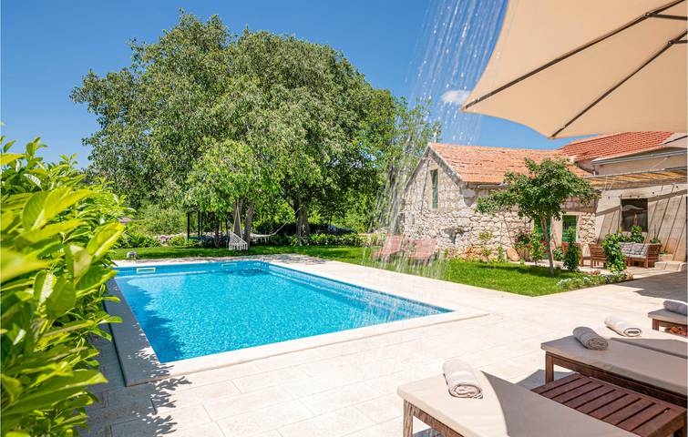 Mediterrane Oase mit Pool und WiFi in Makarska Riviera