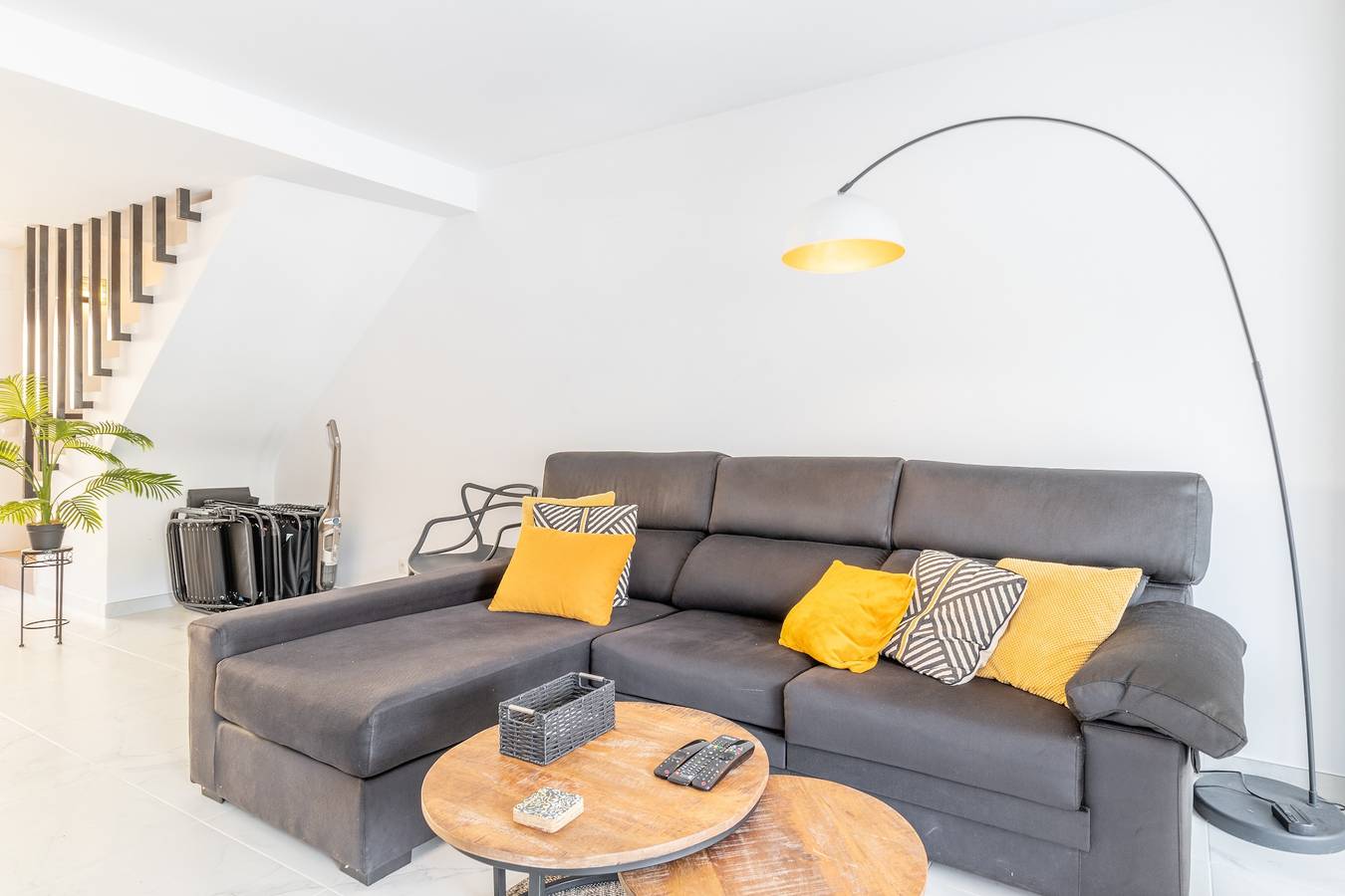 Sol y Sombra Holiday Home with Shared Pool, Wifi and Air Conditioning in El Campello, Costa Blanca