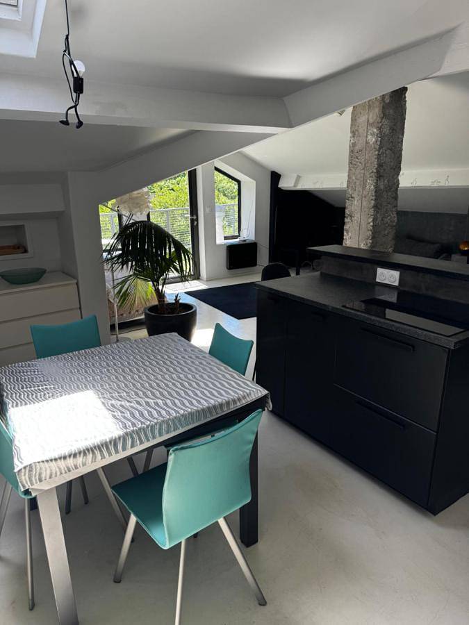 Location de vacances pour 6 personnes, avec terrasse et vue ainsi que piscine et jardin à Antraigues-sur-Volane - 2