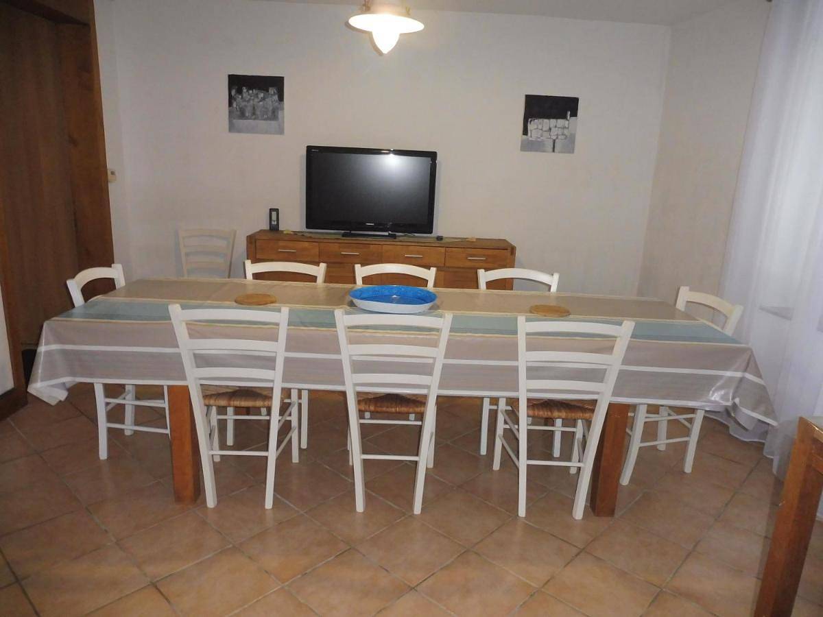Six-Bedroom House in Labruguière, Région de Castres