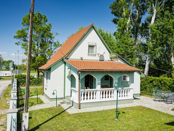 Ferienhaus für 4 Personen, mit Balkon in Balatonmariafürdö