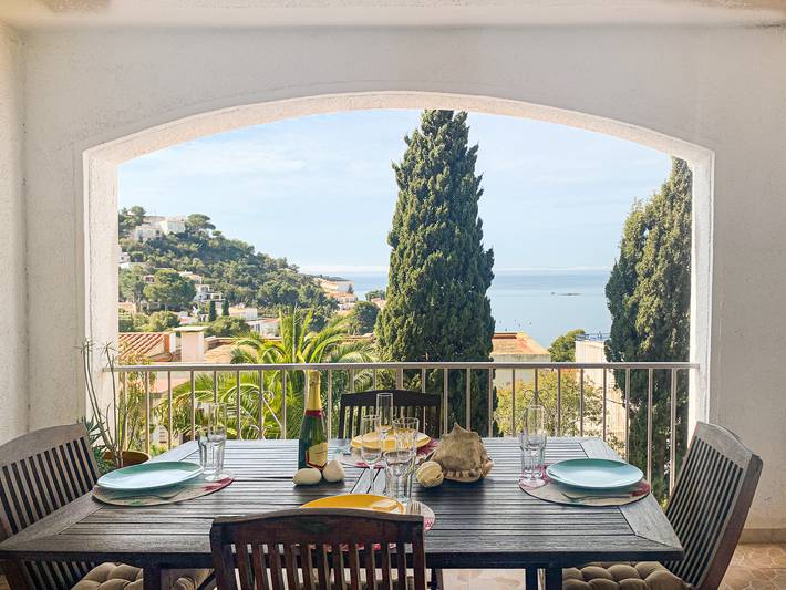 Location de vacances pour 4 personnes, avec terrasse dans Canyelles Petites