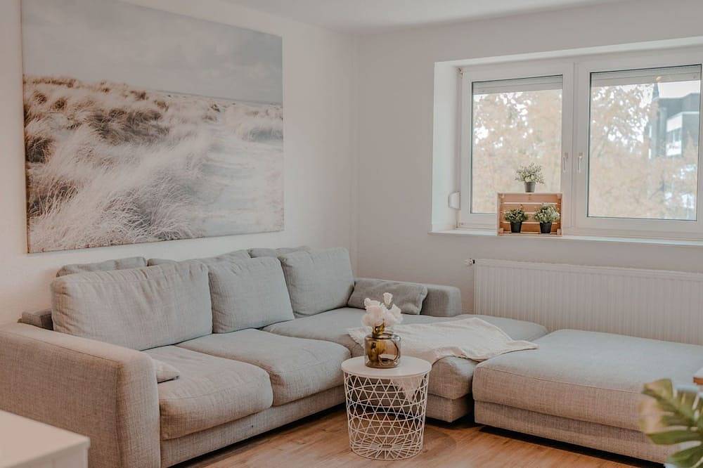 Ganze Wohnung, Apartment mit Küche, Arbeitsplatz und xxl Sofa in Neuss, Rhein-Kreis Neuss