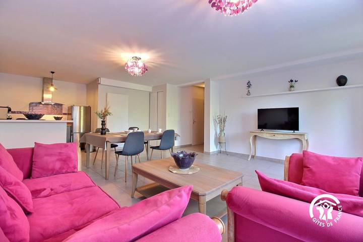 Gîte pour 4 personnes, avec piscine ainsi que jardin et terrasse - 1