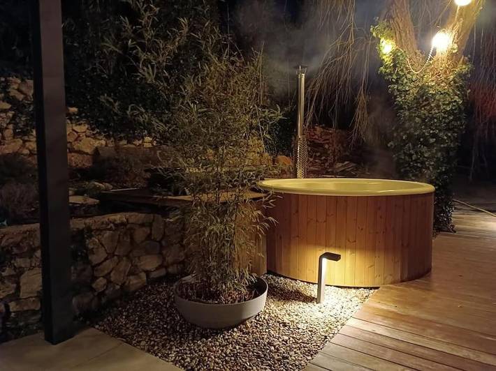 Appartement de vacances pour 4 personnes, avec Jacuzzi et Terrasse ainsi que Jardin et Vue
