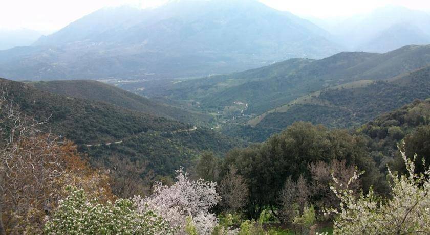 Gîte pour 2 personnes, avec jardin et terrasse à Santa-Lucia-di-Mercurio