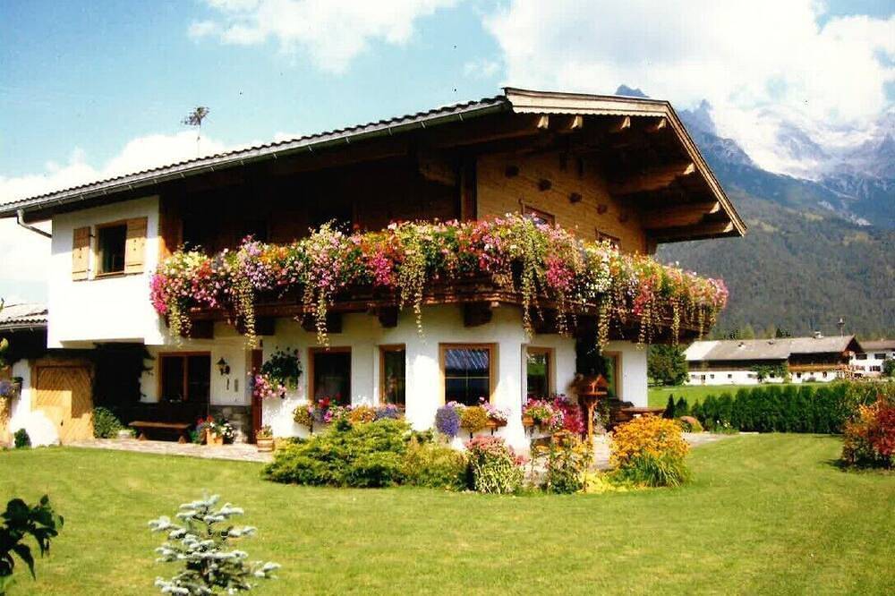 Beautiful home with sauna, close to ski resorts and great base for hiking. in Loferer und Leoganger Steinberge, Sankt Ulrich am Pillersee
