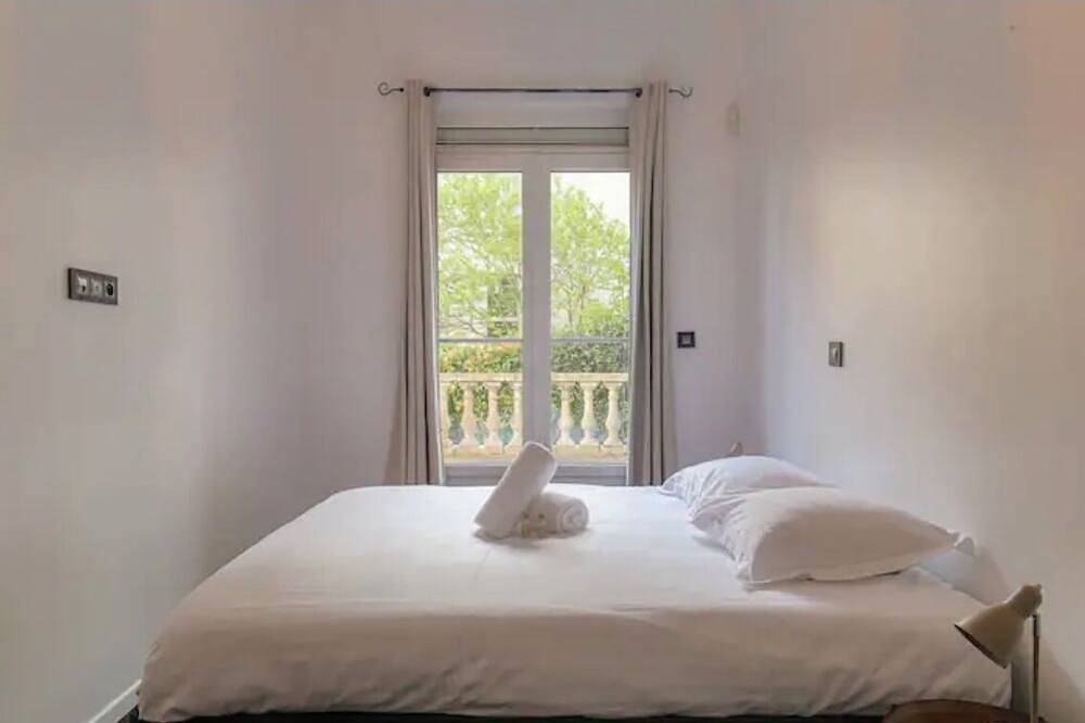 Entire apartment, Logement de Luxe Avec Piscine Intérieure Privée in Francheville, Rhône