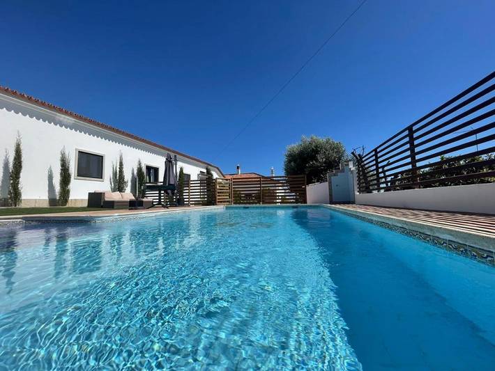 Maison d’hôte pour 3 personnes, avec piscine ainsi que jardin et vue