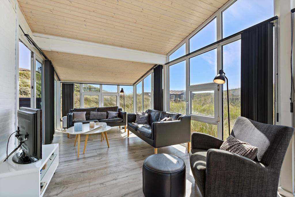 Central beach holiday home with wood-burning stove in Søndervig, Holmsland Klit